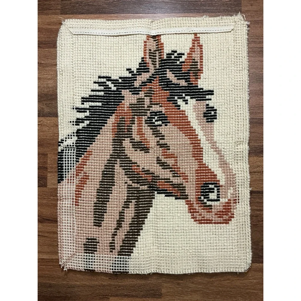 Vintage 1970s CHAMPION Horse Latch Hook Rug Wall Hanging 27
